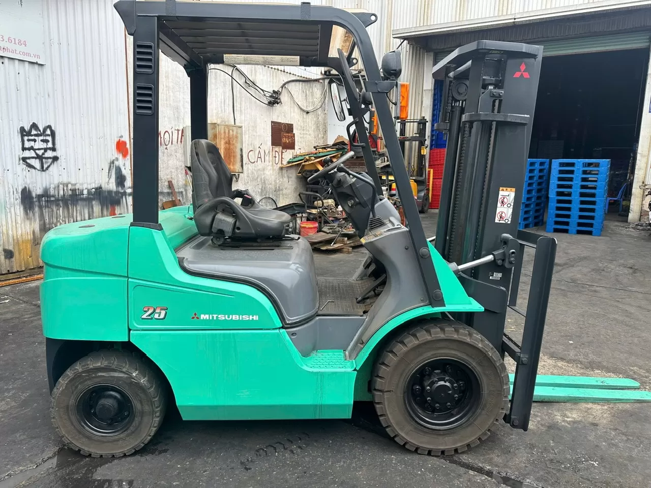 Xe nâng động cơ Diesel hiệu MITSUBISHI  Model FD25T