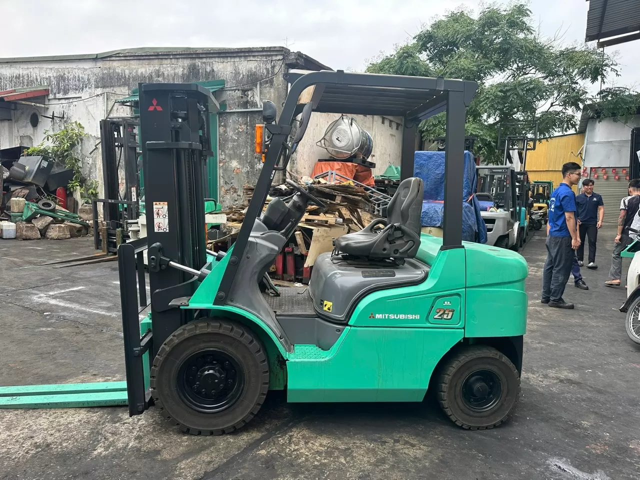 Xe nâng động cơ Diesel hiệu MITSUBISHI  Model FD25T