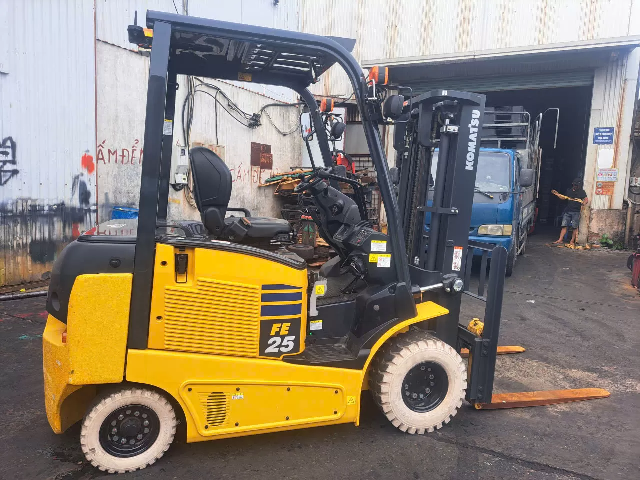 Xe nâng điện hiệu KOMATSU model FE25-1