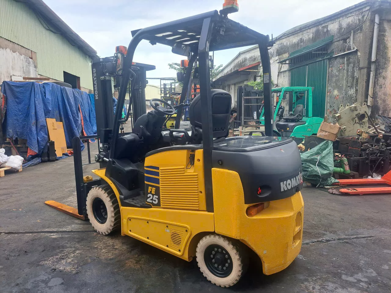 Xe nâng điện hiệu KOMATSU model FE25-1