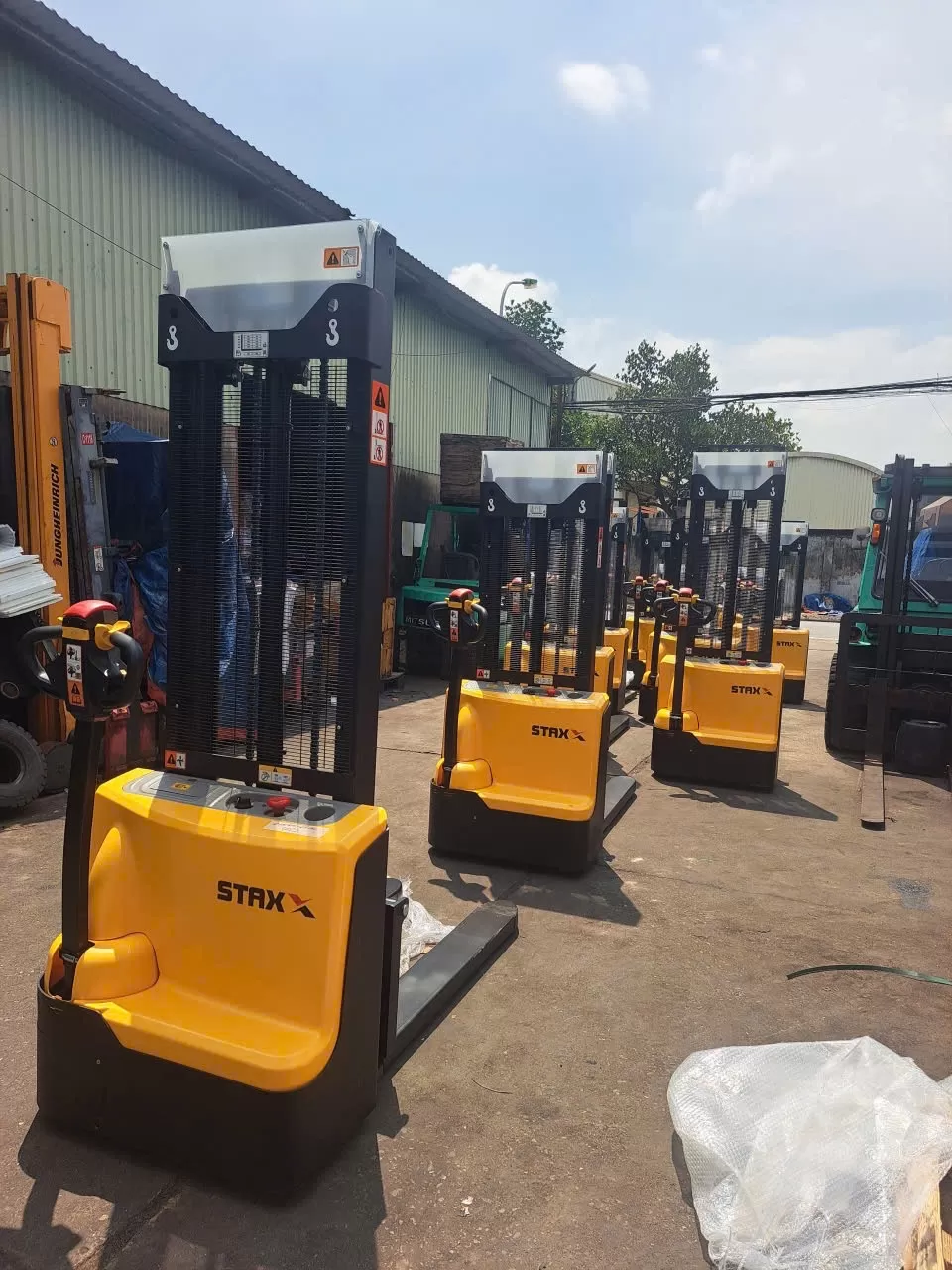 Xe nâng tay điện ( Pin Lithium ) hiệu STAXX