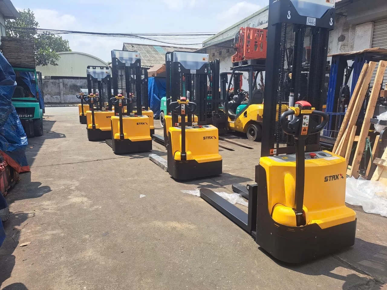 Xe nâng tay điện ( Pin Lithium ) hiệu STAXX