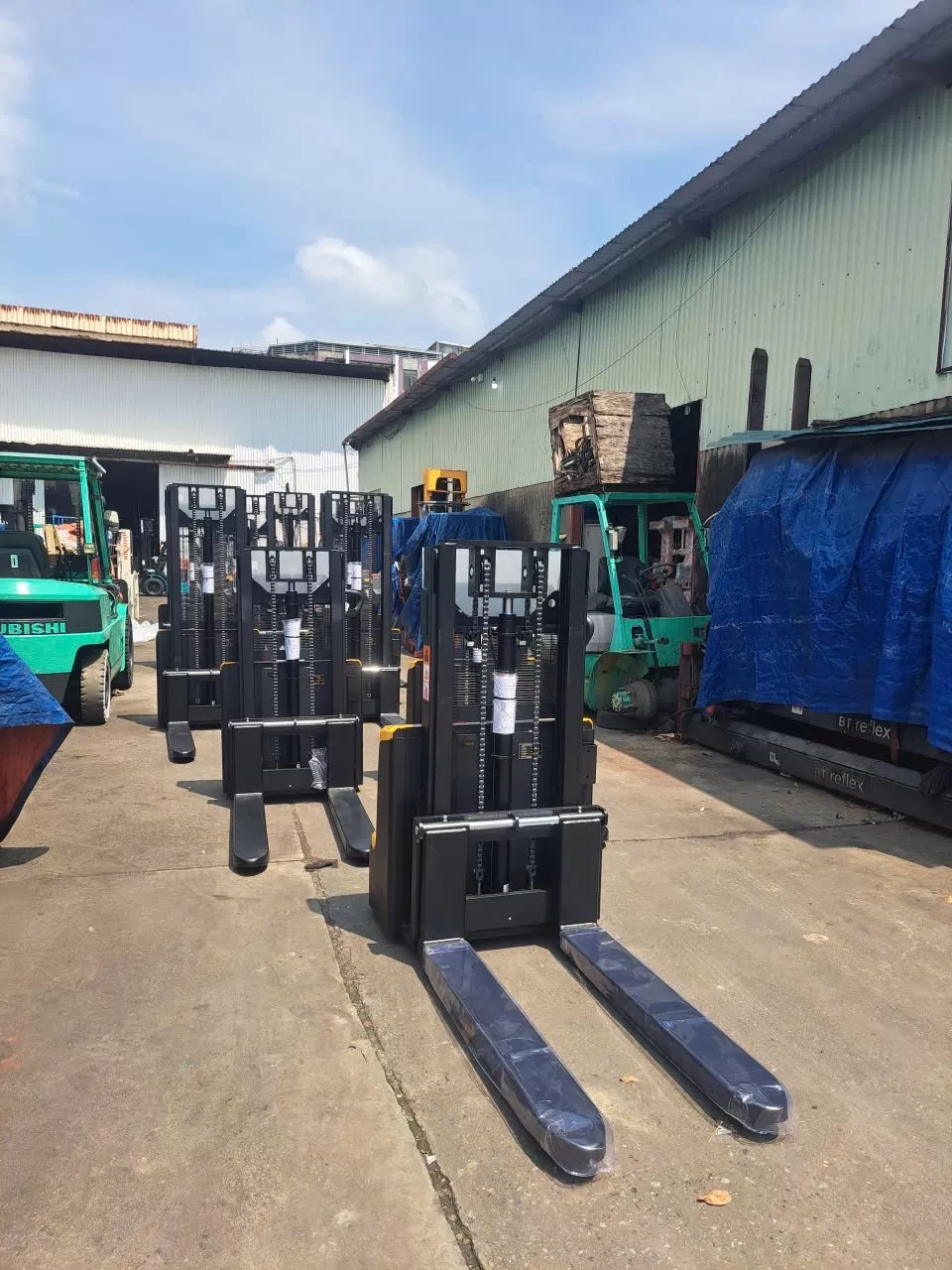 Xe nâng tay điện ( Pin Lithium ) hiệu STAXX
