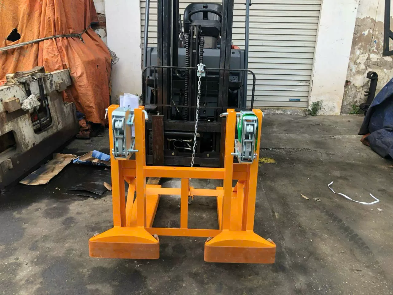 Kẹp thùng phuy đôi cho xe nâng