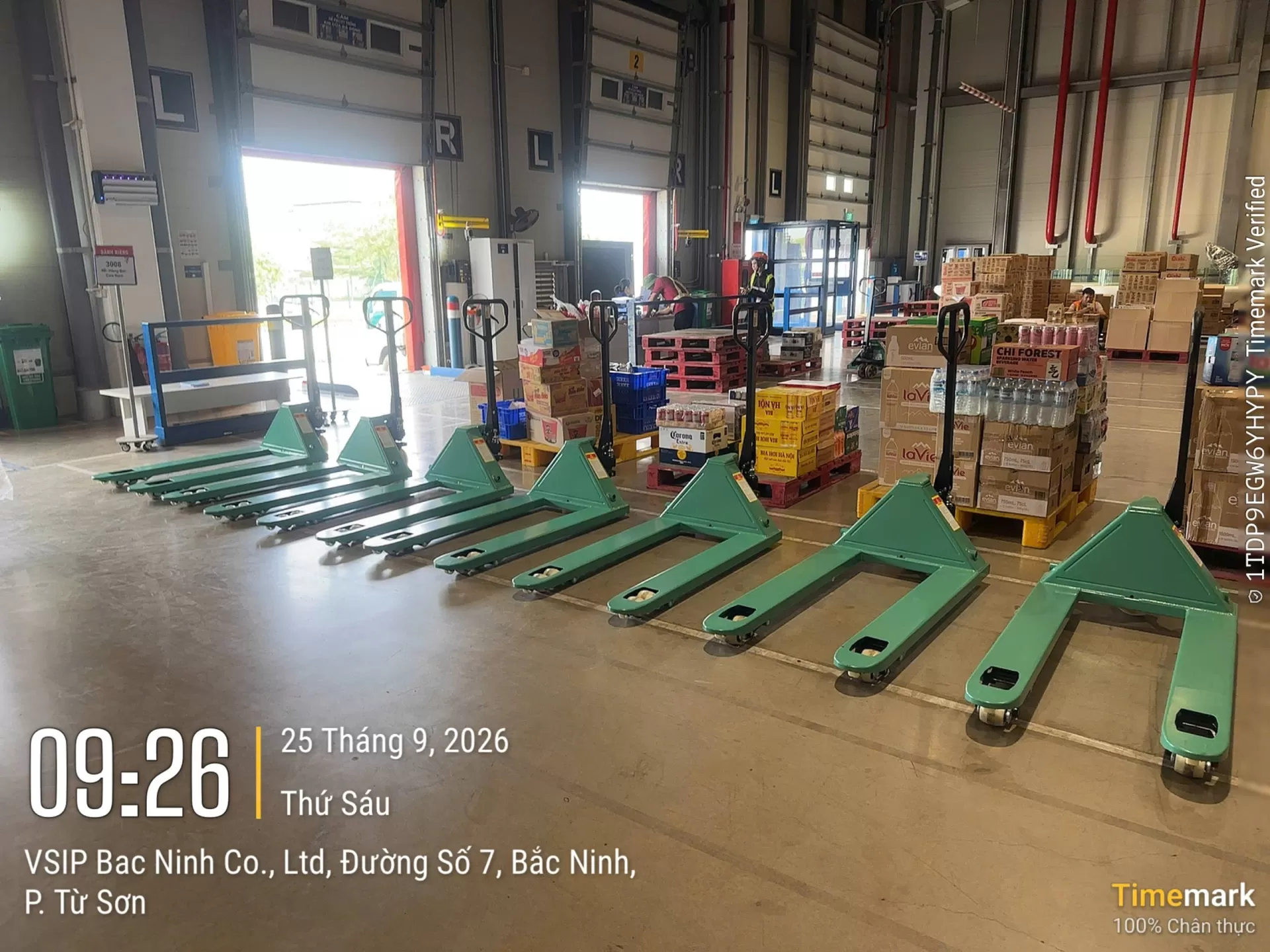 Đơn hàng 8 xe nâng tay 2.5T càng 685x1220mm