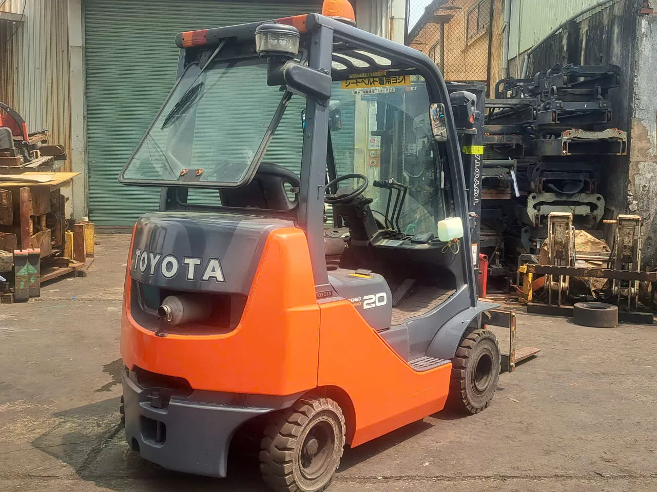 Xe nâng động cơ hiệu TOYOTA model: 02-8FDK20