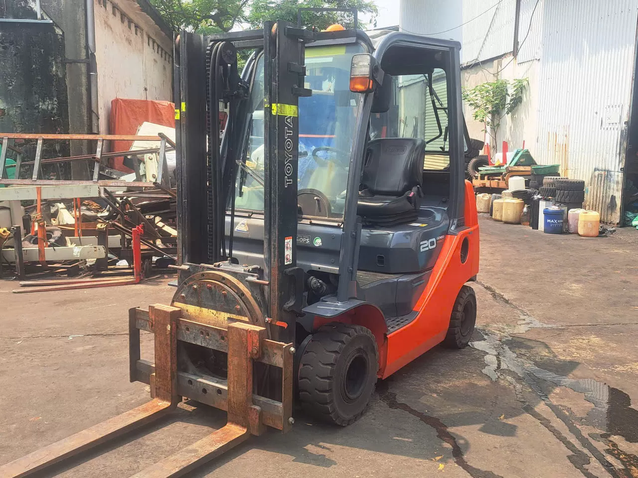 Xe nâng động cơ hiệu TOYOTA model: 02-8FDK20