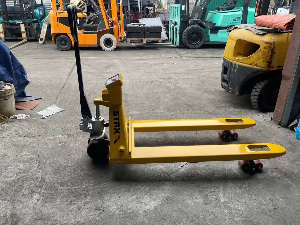 Xe nâng tay gắn cân hiệu STAXX