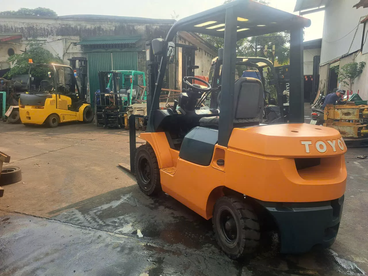 Xe nâng động cơ hiệu TOYOTA model: 02-8FDK20