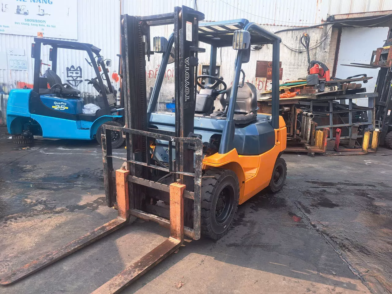 Xe nâng động cơ hiệu TOYOTA model: 02-8FDK20