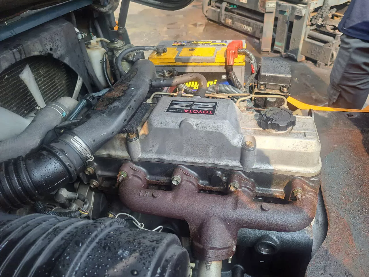Xe nâng động cơ hiệu TOYOTA model: 02-8FDK20