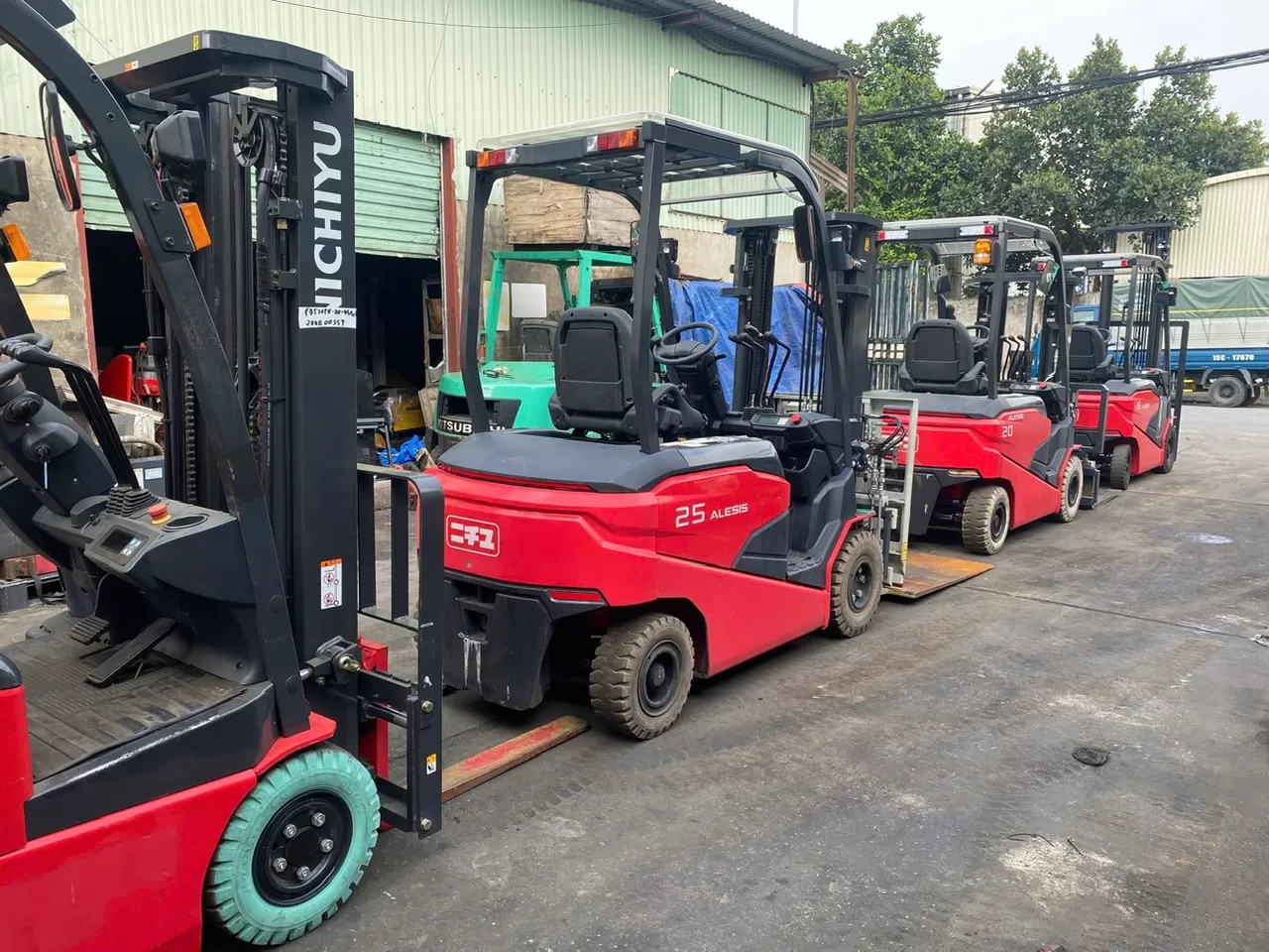 Xe nâng điện nhãn hiệu Nichiyu