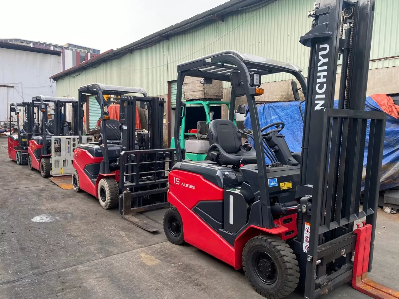Xe nâng điện nhãn hiệu Nichiyu