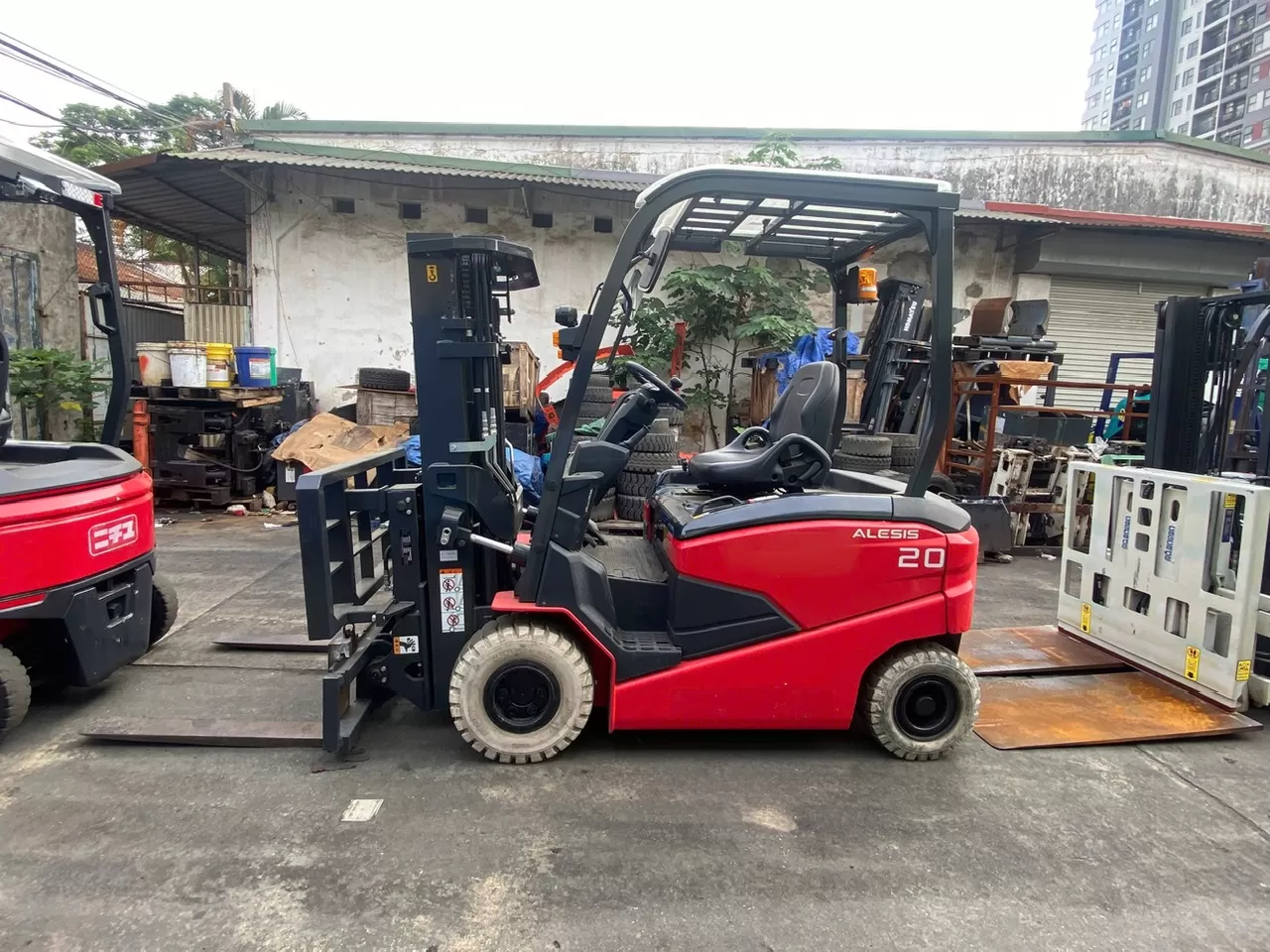 Xe nâng điện nhãn hiệu Nichiyu