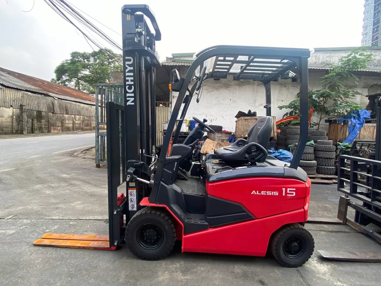 Xe nâng điện nhãn hiệu Nichiyu