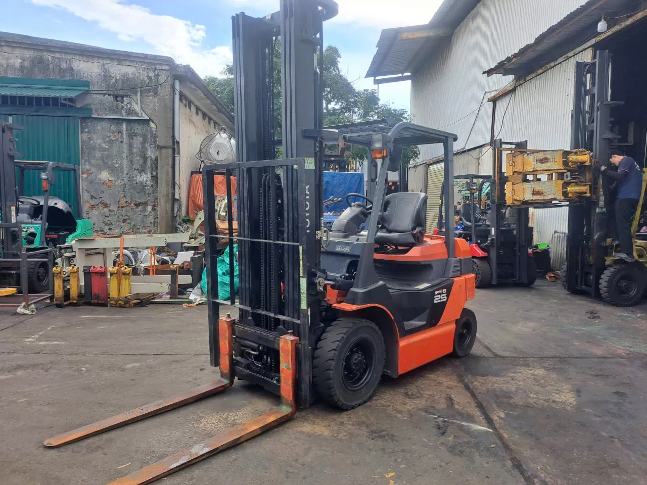 Xe nâng điện hiệu TOYOTA  Model: 40-8FB25