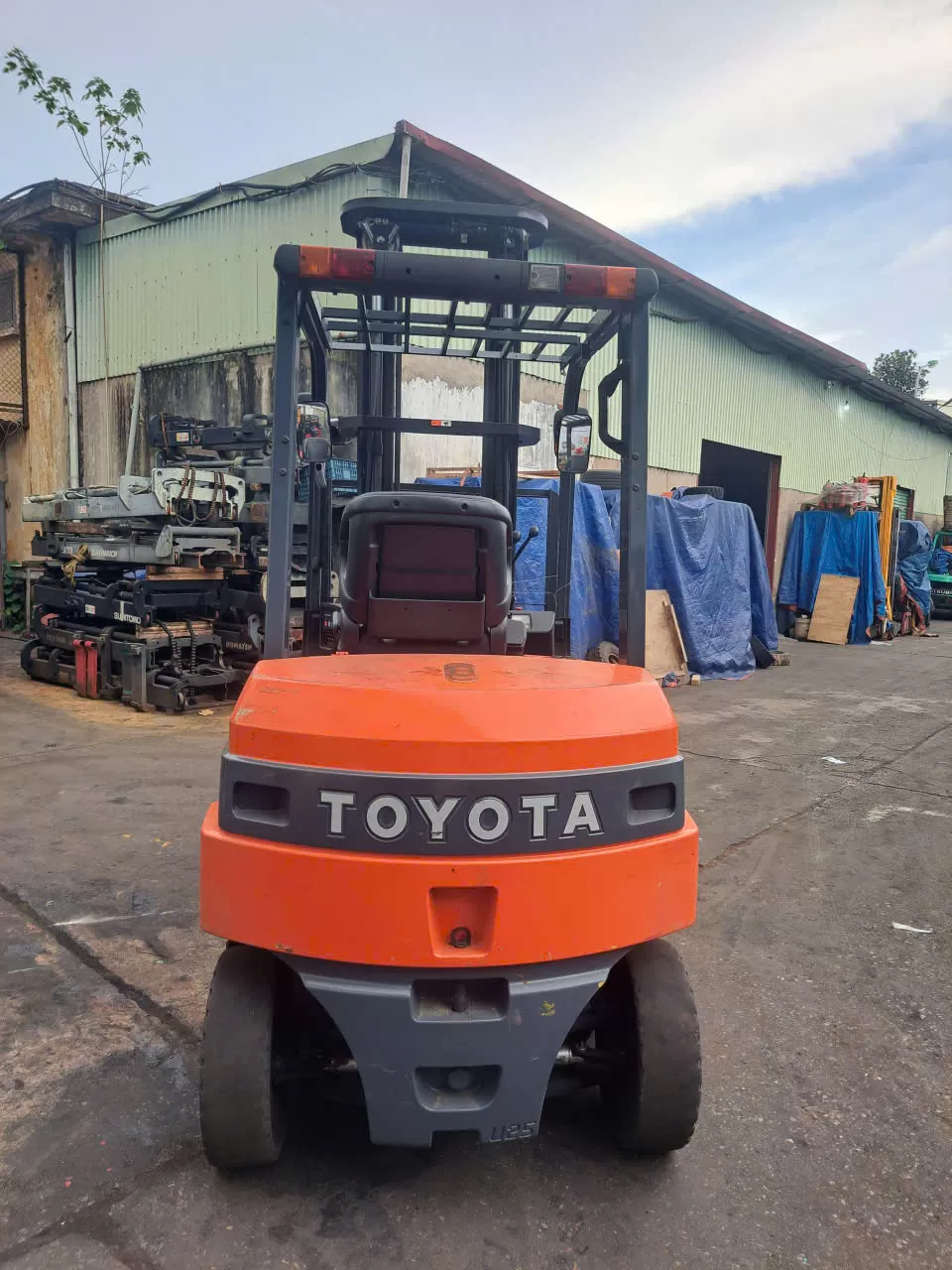 Xe nâng điện hiệu TOYOTA  Model: 40-8FB25