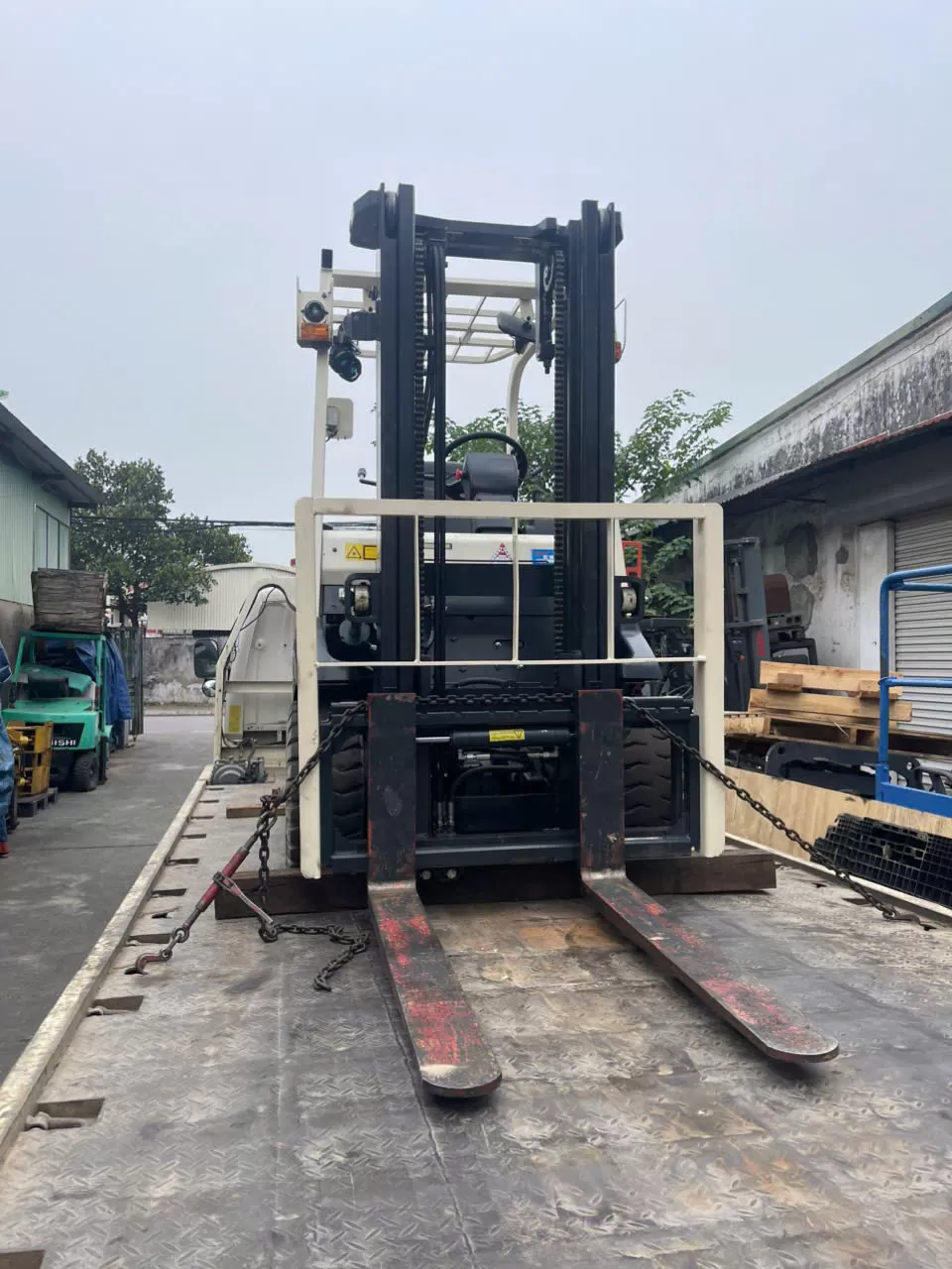 Xe nâng điện hiệu Nichiyu siêu đẹp giao đến tay khách hàng