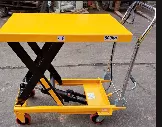 Xe nâng mặt bàn hiệu STAXX model PT500Z