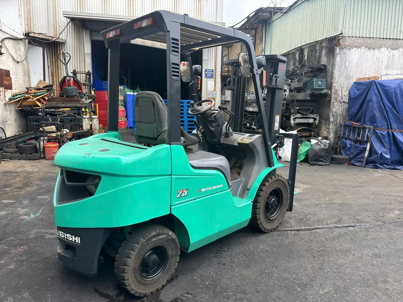 Xe nâng động cơ Diesel hiệu MITSUBISHI  Model FD25T