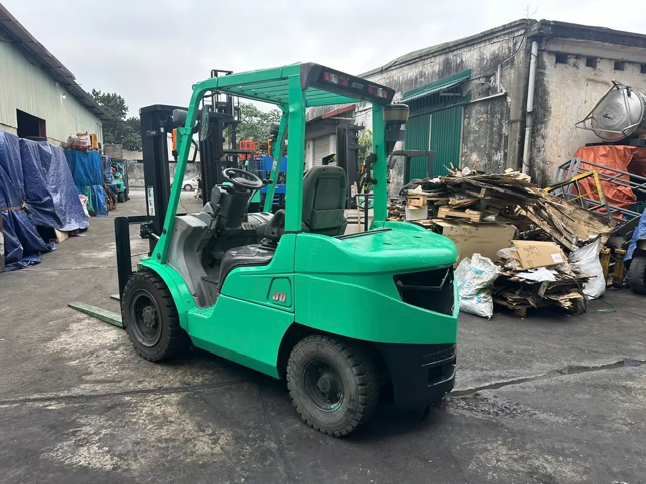 Xe nâng động cơ Diesel hiệu MITSUBISHI   Model FDE30T
