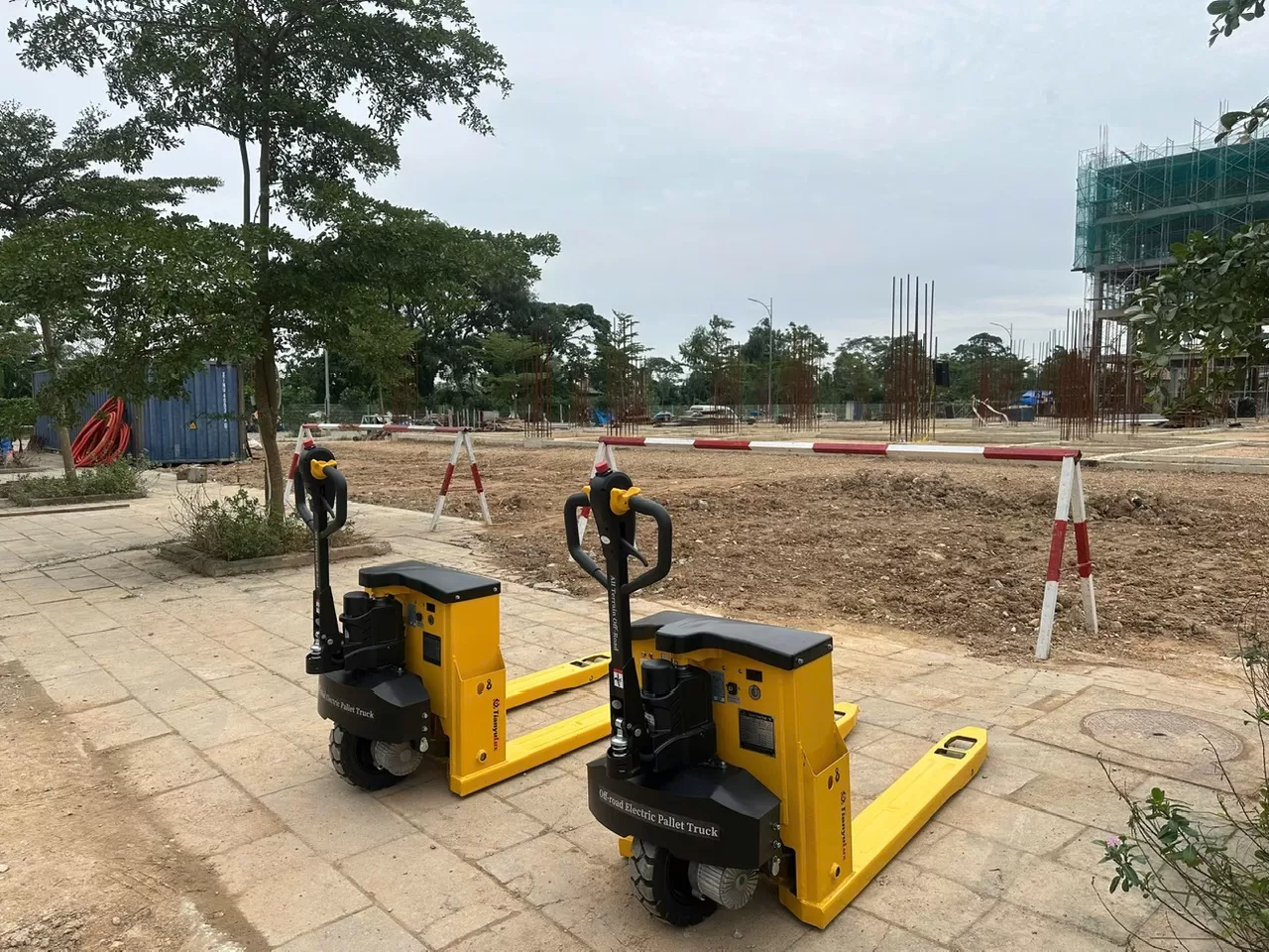 Đơn hàng 2 xe nâng tay điện 3T Tianyulux