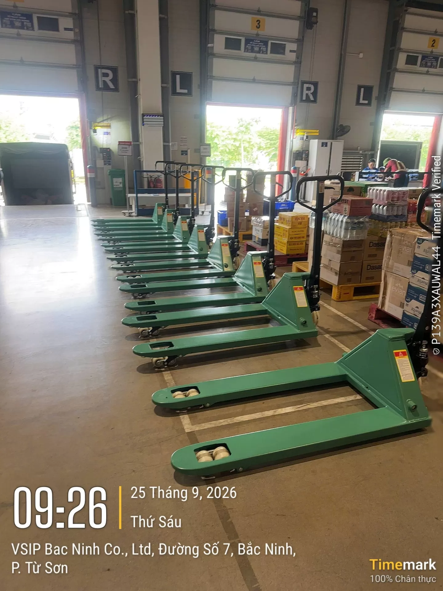 Đơn hàng 8 xe nâng tay 2.5T càng 685x1220mm