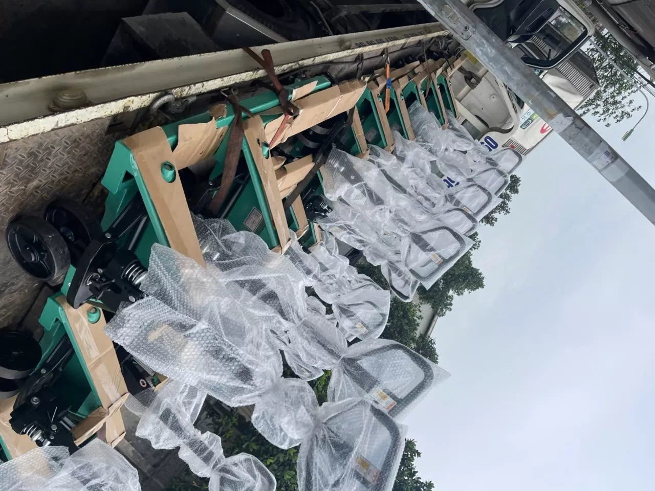 Đơn hàng 40 xe nâng tay 3T càng 685x1220mm