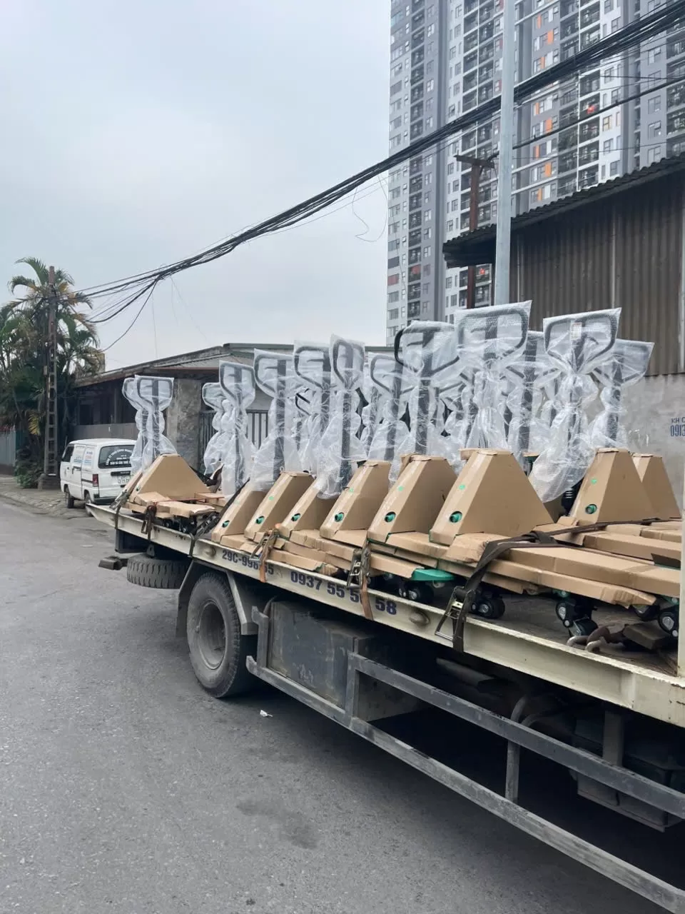 Đơn hàng 40 xe nâng tay 3T càng 685x1220mm