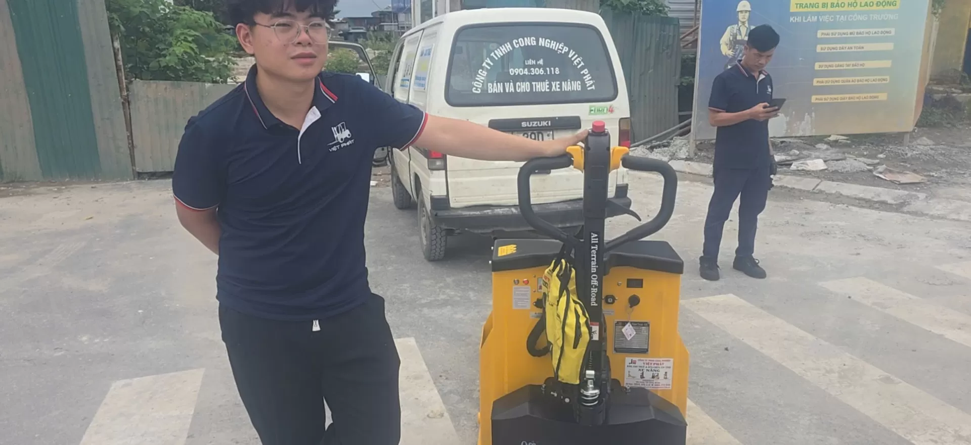 Giao xe nâng tay điện 3T