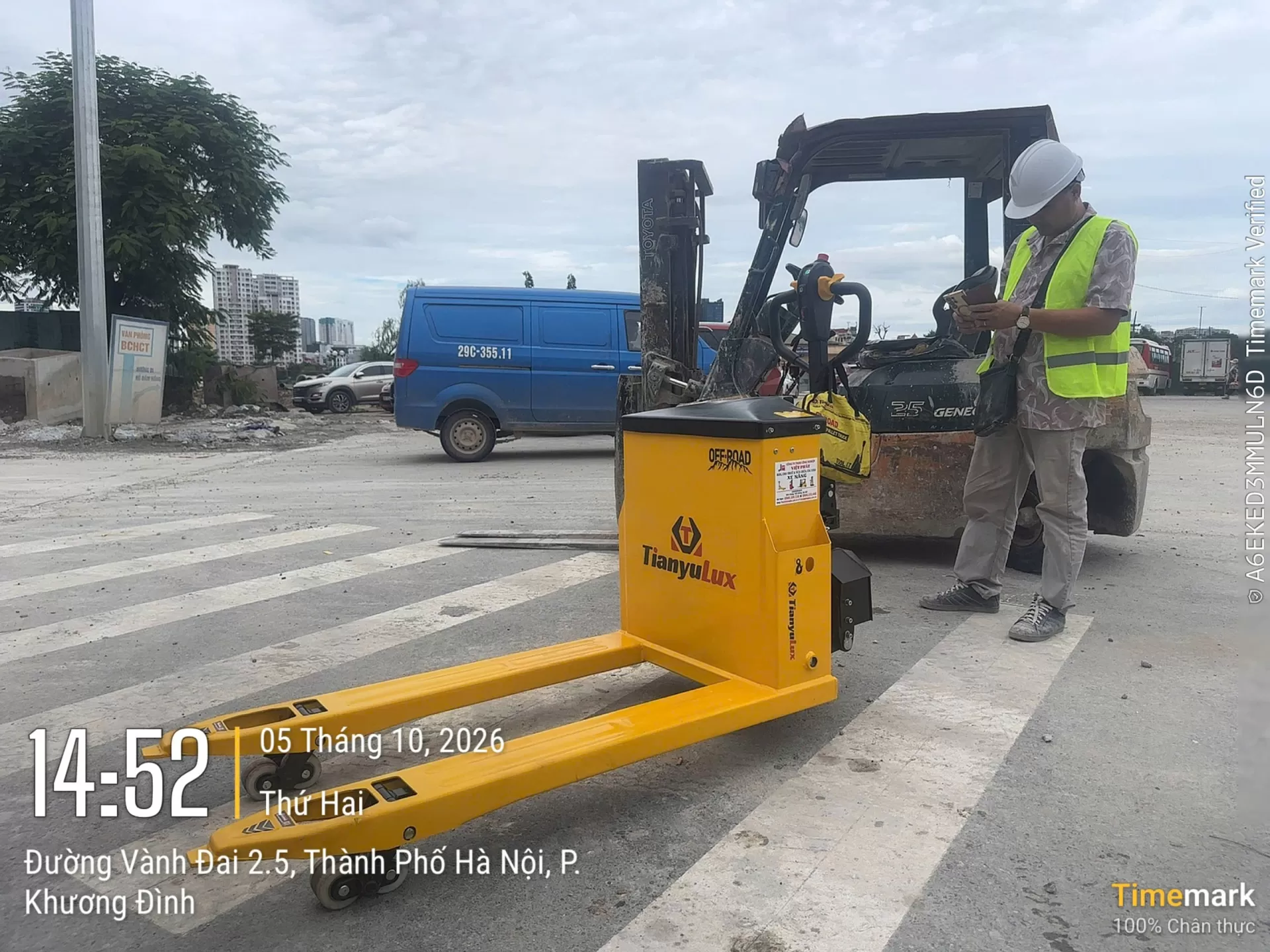 Giao xe nâng tay điện 3T