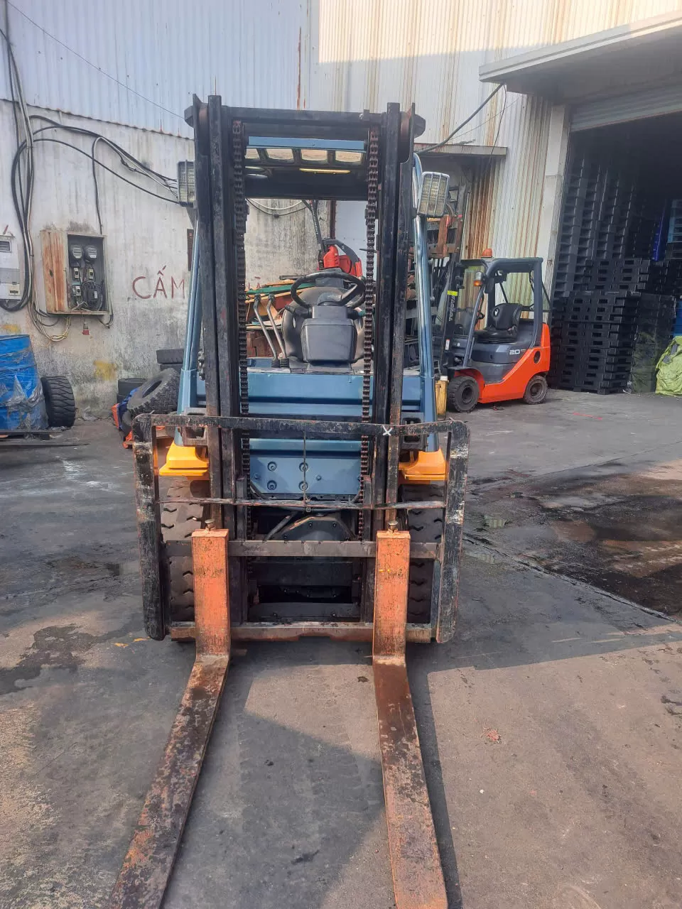 Xe nâng động cơ hiệu TOYOTA model: 02-8FDK20
