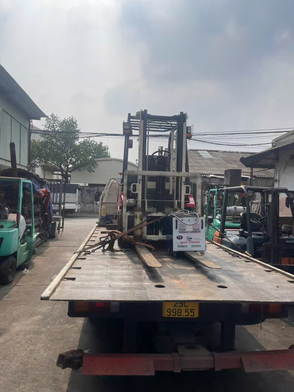 Giao 1 xe nâng điện 2.5T cho khách hàng KCN Thăng Long