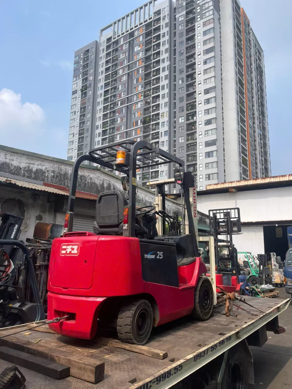 Giao 1 xe nâng điện 2.5T cho khách hàng KCN Thăng Long