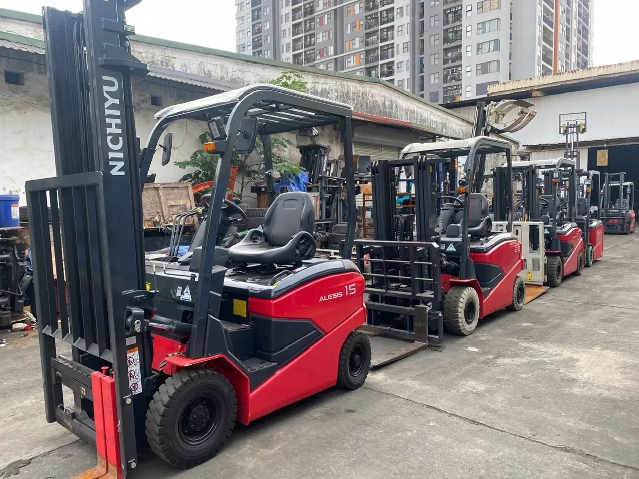 Xe nâng điện nhãn hiệu Nichiyu