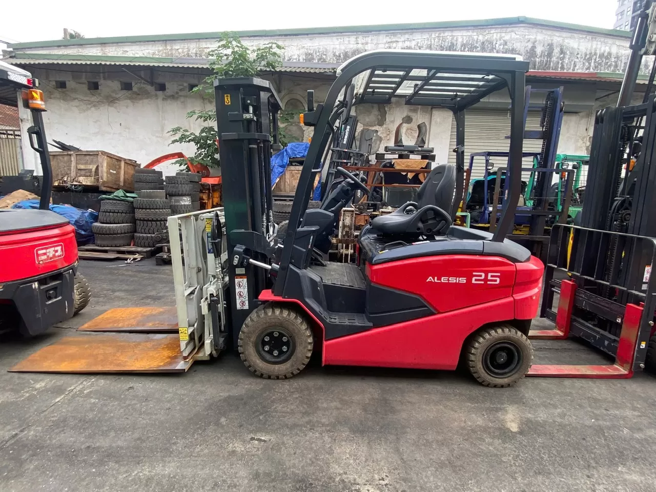 Xe nâng điện nhãn hiệu Nichiyu