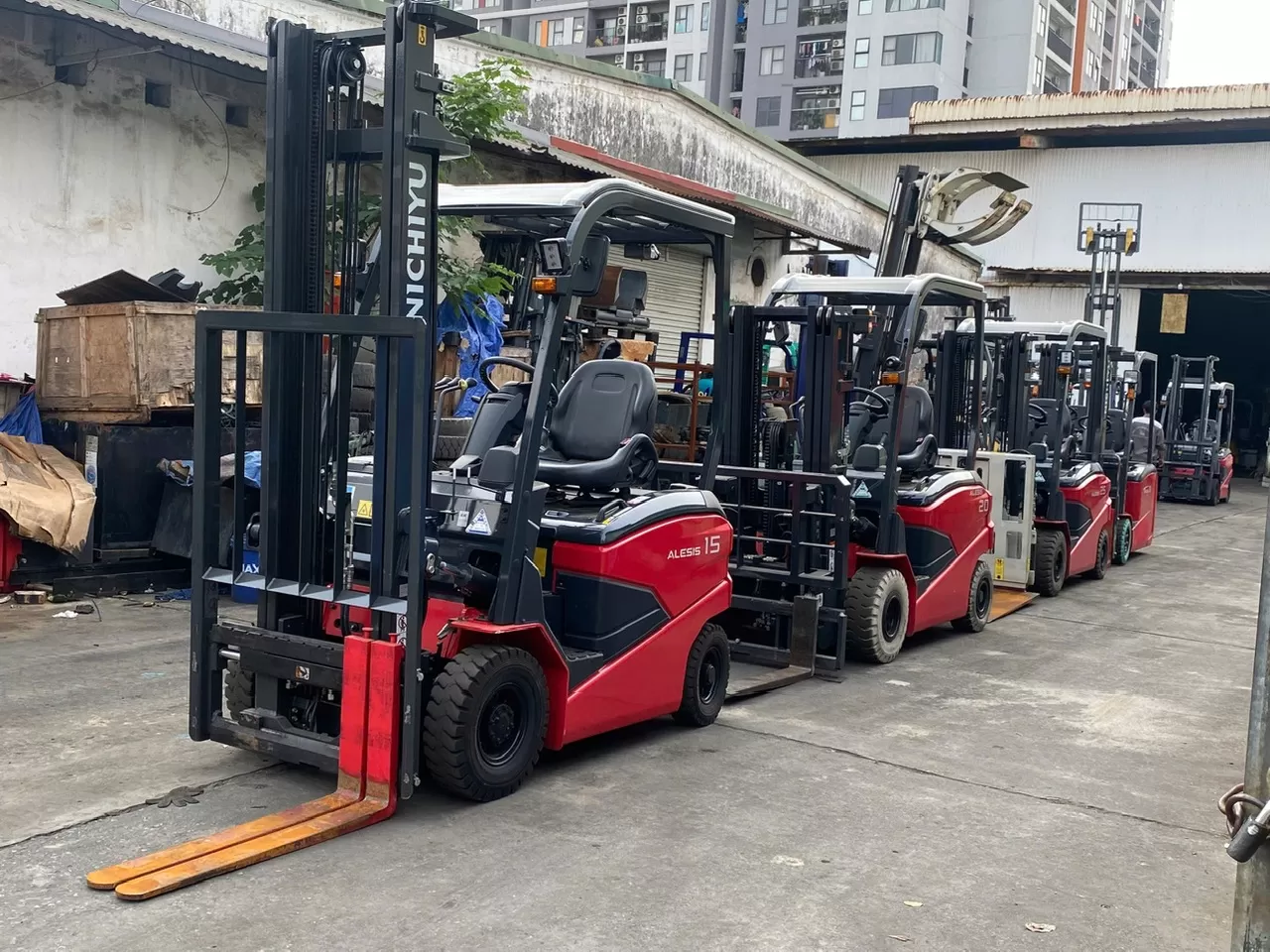 Xe nâng điện nhãn hiệu Nichiyu