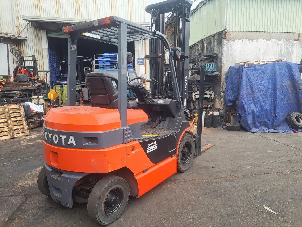 Xe nâng điện hiệu TOYOTA  Model: 40-8FB25