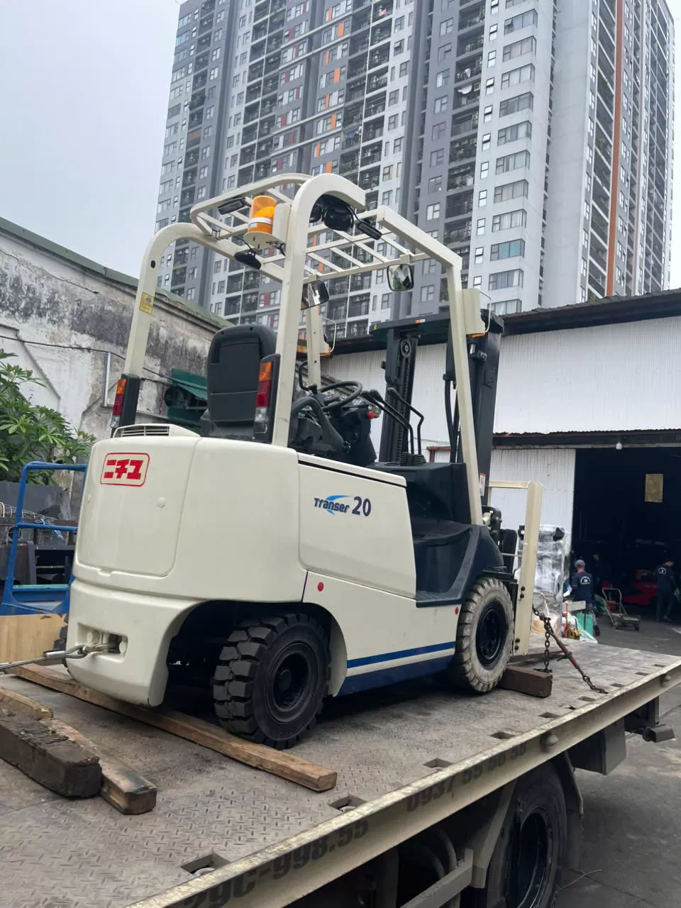Xe nâng điện hiệu Nichiyu siêu đẹp giao đến tay khách hàng